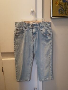 Women’s Levis Light Blue Capri Jeans